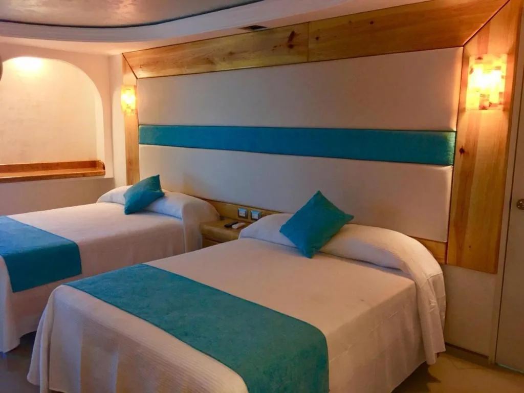 Habitación Doble Estándar con 2 camas grandes — Hotel Blue Star Cancun